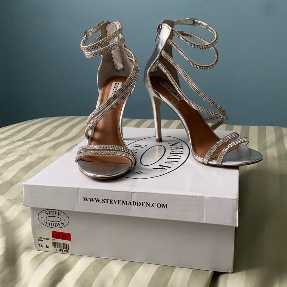 Steve Madden silver fiffi heels